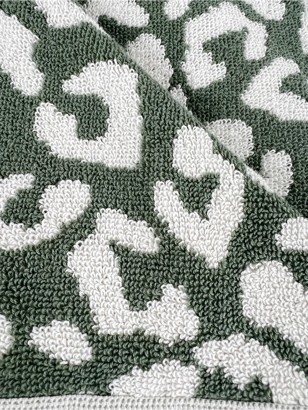 Bespoke Threads Bath Towels Sea Spray Green & Cream Leopard Soft Cotton 2 Pc NEW